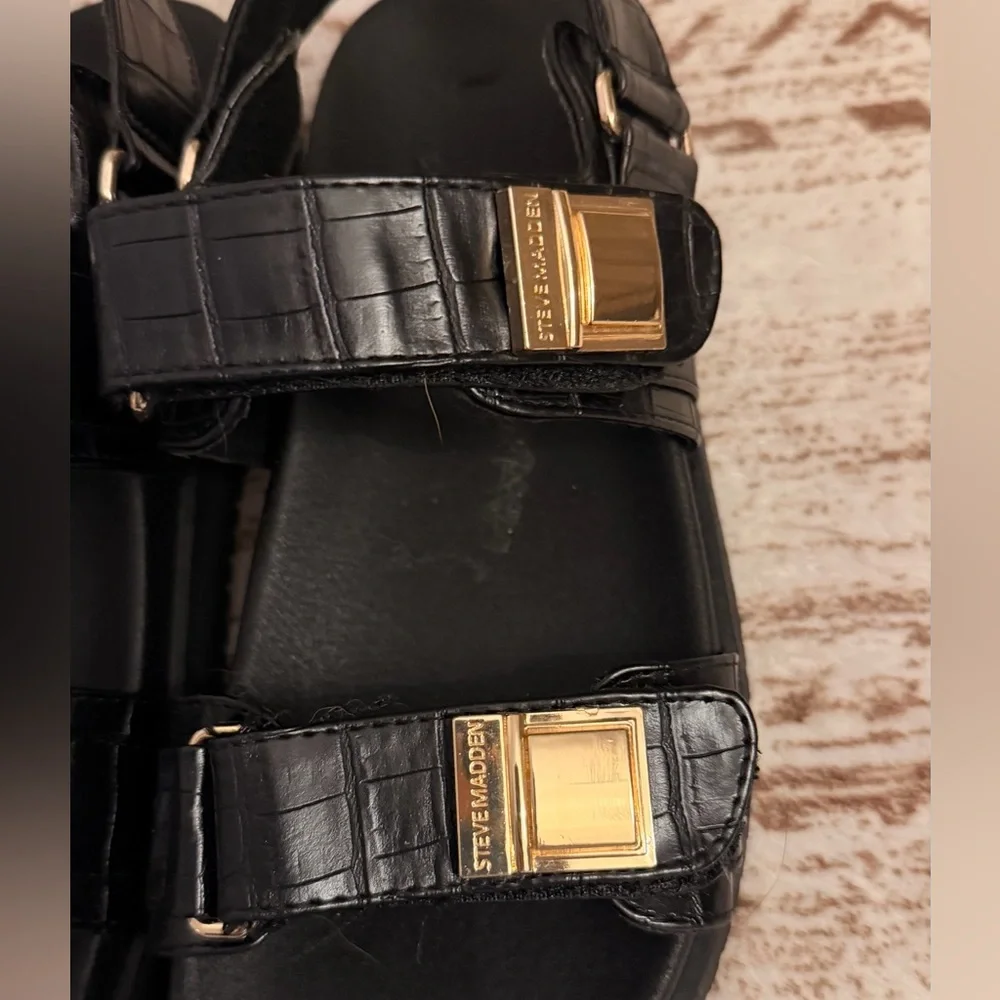 Black Sandals with Gold Accents Steve Madden - Picture 2 of 6